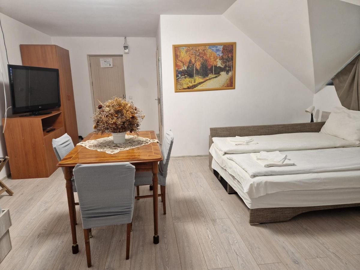 Отель Sepsi Relax Сфынту-Георге Экстерьер фото