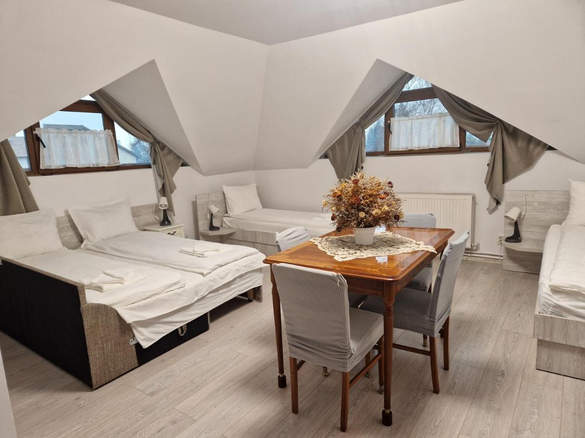 Отель Sepsi Relax Сфынту-Георге Экстерьер фото