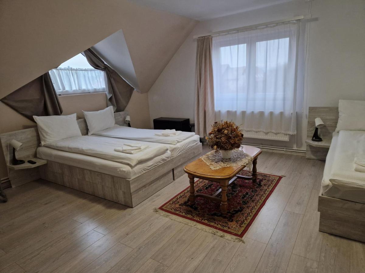 Отель Sepsi Relax Сфынту-Георге Экстерьер фото