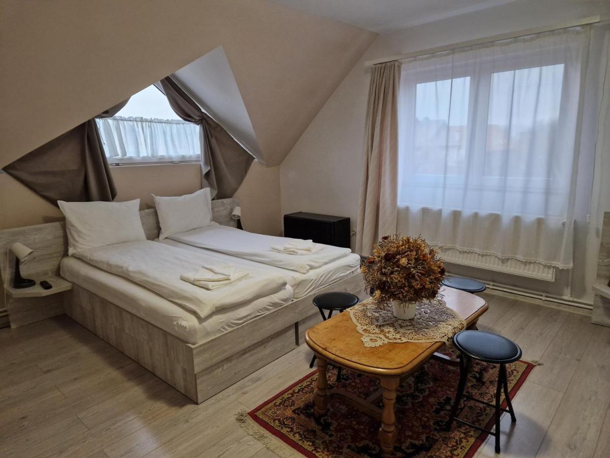 Отель Sepsi Relax Сфынту-Георге Экстерьер фото