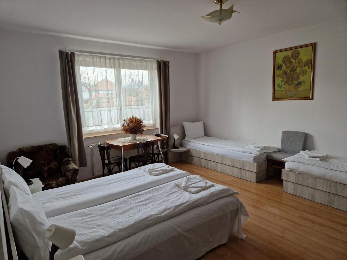 Отель Sepsi Relax Сфынту-Георге Экстерьер фото