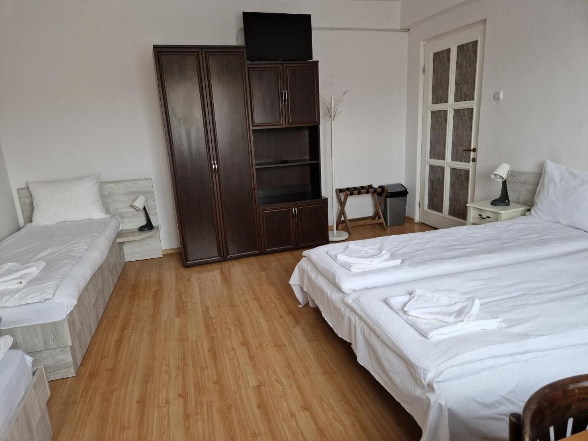 Отель Sepsi Relax Сфынту-Георге Экстерьер фото