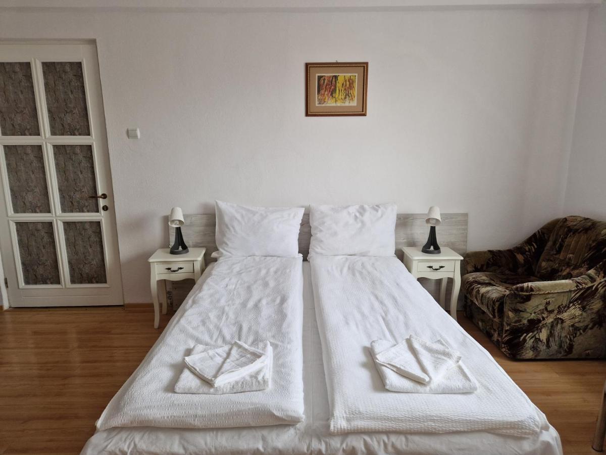 Отель Sepsi Relax Сфынту-Георге Экстерьер фото