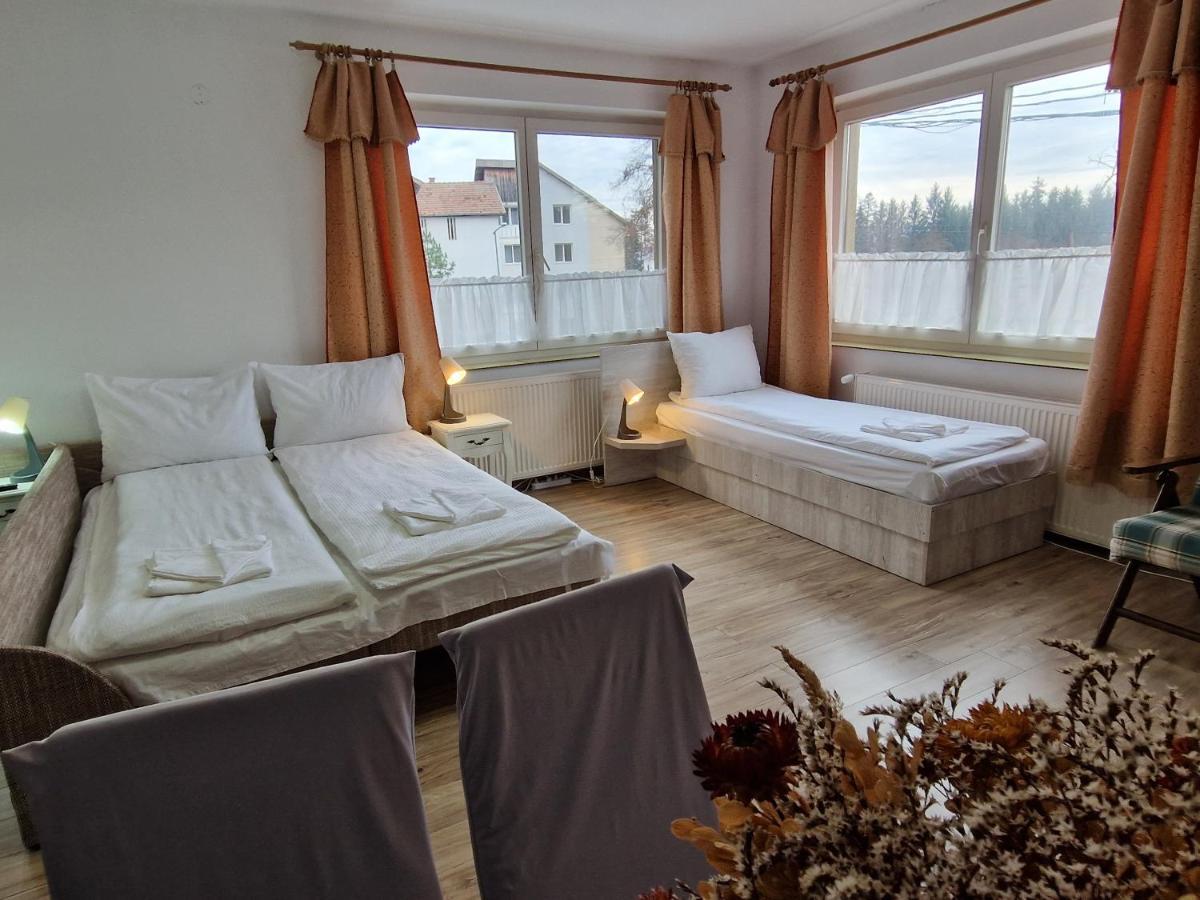 Отель Sepsi Relax Сфынту-Георге Экстерьер фото