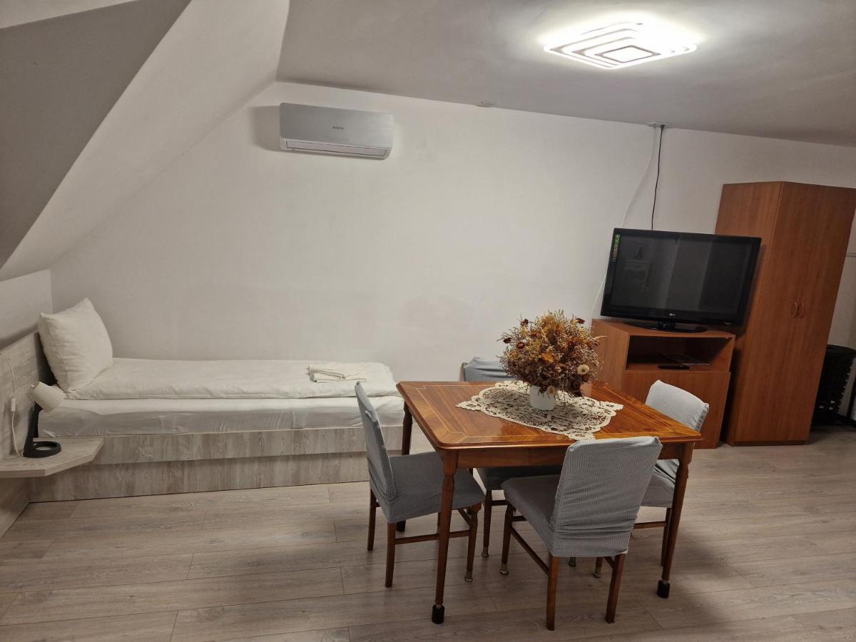 Отель Sepsi Relax Сфынту-Георге Экстерьер фото