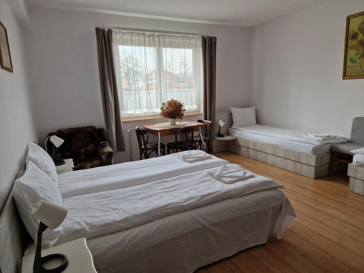 Отель Sepsi Relax Сфынту-Георге Экстерьер фото