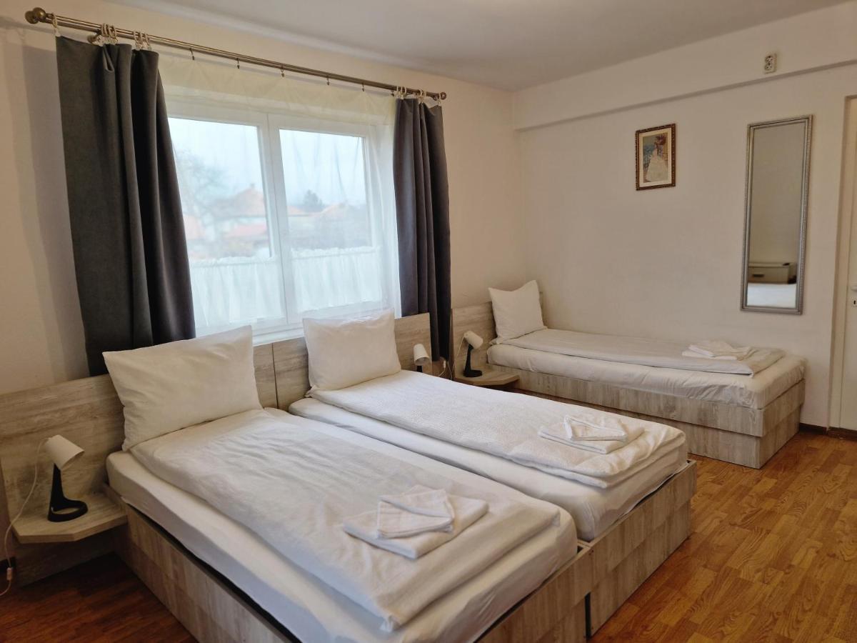 Отель Sepsi Relax Сфынту-Георге Экстерьер фото