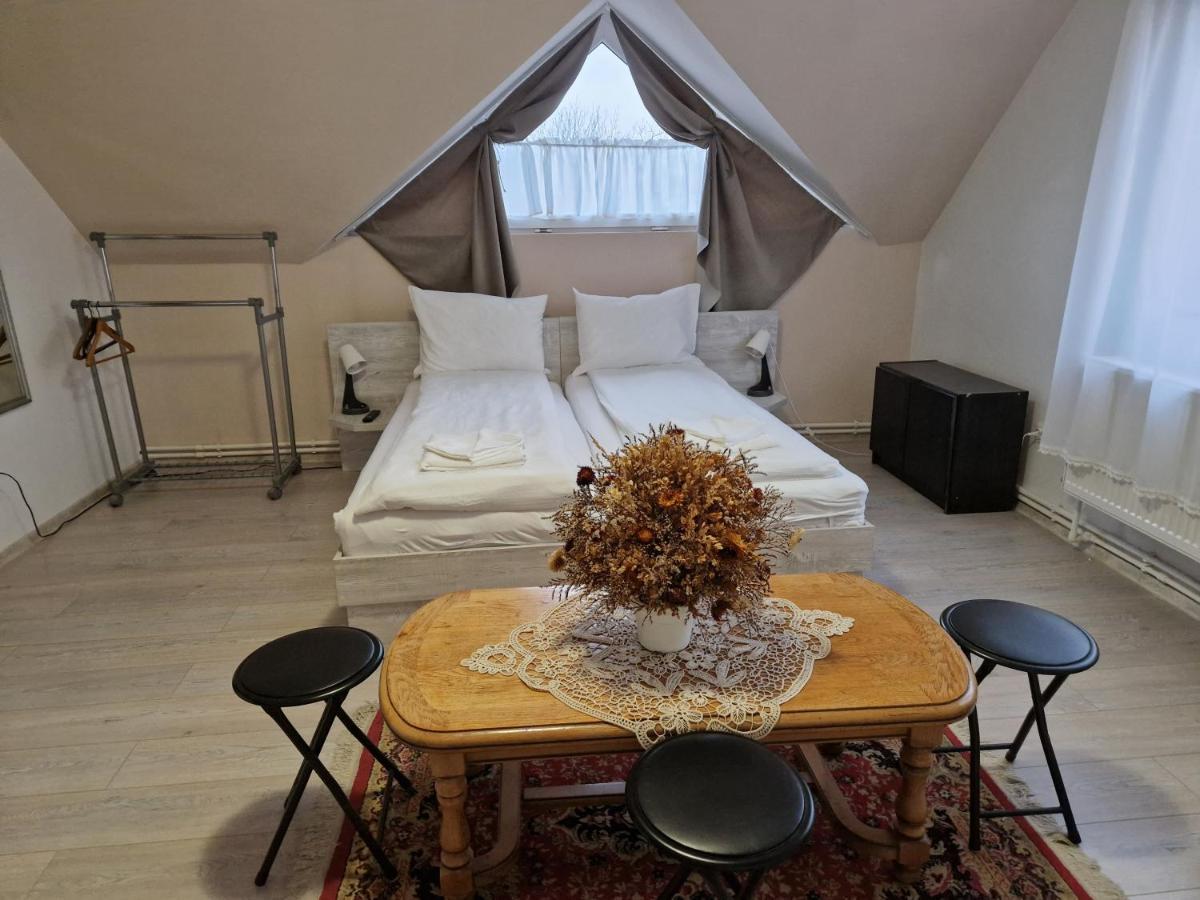 Отель Sepsi Relax Сфынту-Георге Экстерьер фото