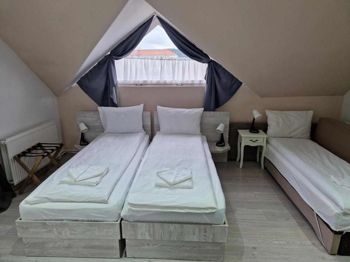 Отель Sepsi Relax Сфынту-Георге Экстерьер фото